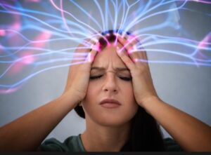 frau mit kopfschmerzen